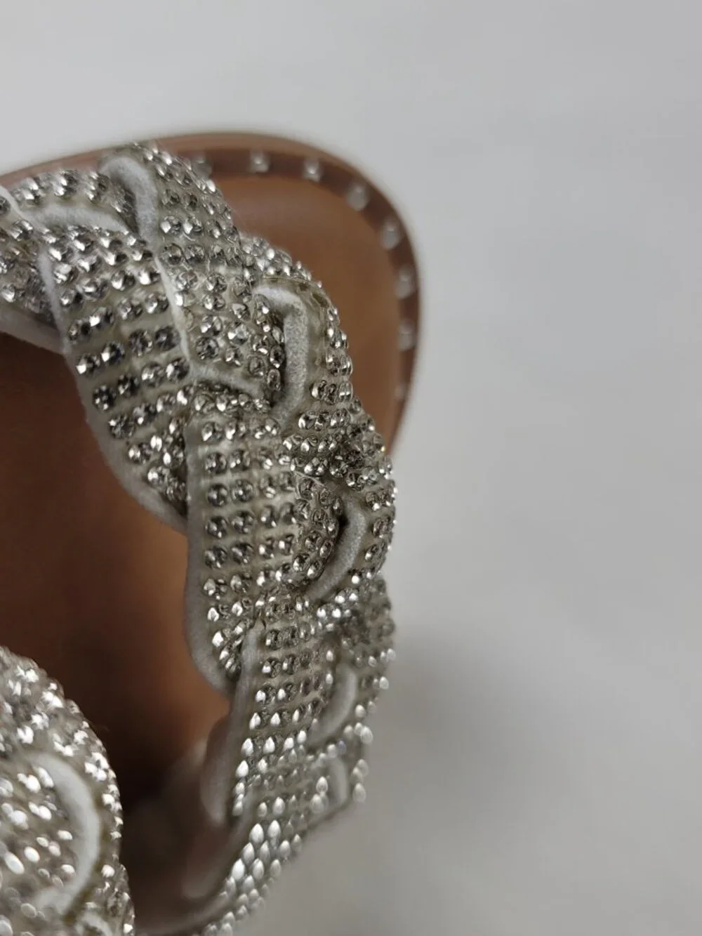 Tahari Rhinestone Braided Slide Sandals Girls Size 2 Tan Sparkly Dress Sandals